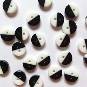 Black and white glossy buttons 10mm